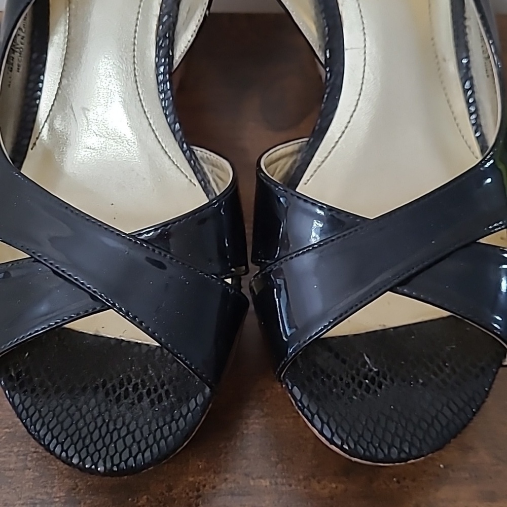 Marc Fisher black patent open-toe wedge sandals size 9.5 - Picture 10 of 11
